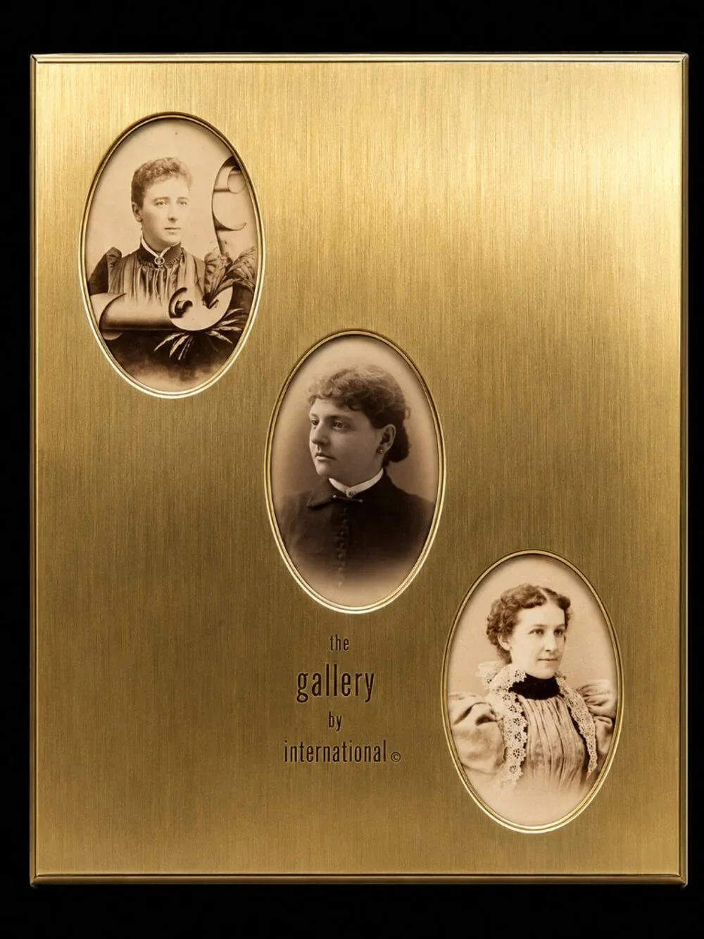 Vintage International Giftwares 8x10 Gold Tone Triple Oval Photo Gallery Frame